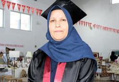 56 yaşında lise diploması alıp kep attı; hedefi üniversite