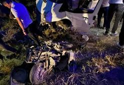 Minibüs ile çarpışan motosikletin sürücüsü öldü, 4 kişi yaralandı