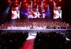 800 kişilik Bilfen Filarmoni Orkestrası, Levent Yüksel ile konser verdi