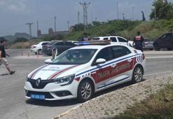 Cezaevi önünde 2 kişiyi vurup gasbettikleri otomobille kaçan 3 şüpheli yakalandı
