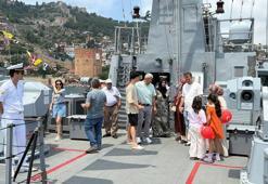 Denizkurdu-2/2026 Tatbikatı'na katılan 'TCG Tarsus' ve 'TCG İmbat' ziyarete açıldı