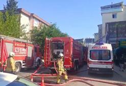 Tuzla'da 4 katlı binanın çatısında çıkan yangın yandaki apartmana sıçradı