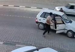 Yolunu kesen kuzenleri tarafından demir çubuklarla dövüldü; olay kamerada