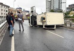 Şişli Bomonti Tünel çıkışında kamyonet devrildi; yol trafiğe kapandı