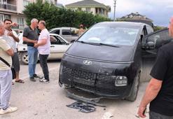 Bursa'da minibüs ile otomobil çarpıştı: 3'ü çocuk 9 yaralı