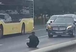 Büyükçekmece'de D-100'de elinde bıçakla polisi harekete geçirdi; trafik yoğunluğu oluştu