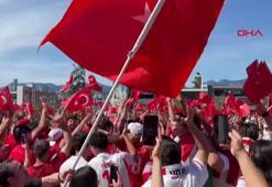 Türk taraftarlar, Vancouver'da coşkuyla maç saatini bekliyor