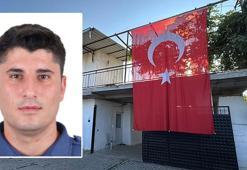 Şehit polis memurunun babaevine Türk bayrağı asıldı