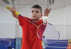 Depremzede Kerem, badmintonda uluslararası turnuvada şampiyon oldu
