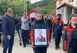 Yaşamını yitiren AFAD personelinin cenaze namazını babası kıldırdı