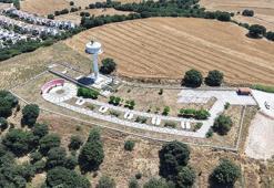 Dardanos Tabyası, düşman gemileri tarafından doğrudan vurulamaması için antik kent üzerine inşa edilmiş