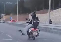 Ümraniye'de seyir halindeki motokuryenin tehlikeli yolculuğu kamerada