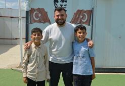 Konteyner kentte eğitim gören depremzede öğrencilerinin İstanbul hayalini gerçekleştirdi