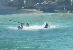 Mersin'de deniz ortasında sopalı kavga kamerada