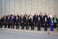 Bakan Güler, NATO Savunma Bakanları Toplantısı'nda aile fotoğrafına katıldı