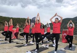 Cehennem Deresi Kanyonu'nda yoga yaptılar