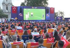 Dolmabahçe’de milli maç heyecanı dev ekranda yaşandı