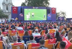Dolmabahçe’de milli maç heyecanı dev ekranda yaşandı