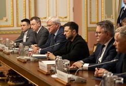Zelenskiy: Rus tarafıyla müzakere turlarının yeniden başlayacağını düşünüyorum