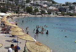 Bodrum'da sahiller doldu, tatilciler denize girdi