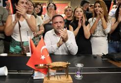 CHP İzmir İl Başkanlığı koltuğuna oturan Gümrükçü: Yakam paçam dağıldı, göğsüm ezildi