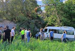 Minibüs şarampole yuvarlandı: 8 yaralı