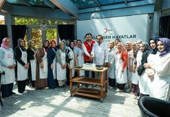 Şef Mehmet Yalçınkaya'dan depremzede kadınlara mutfak eğitimi
