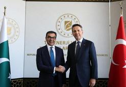 Bakan Bayraktar, Pakistan Özelleştirme Bakanı Ali ile bir araya geldi