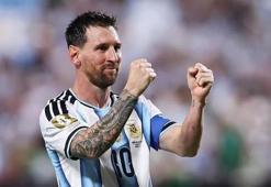 Arjantin 2’de 2 yaptı, Messi rekor kırdı