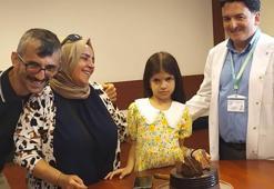 'Mucize' nakille hayata dönen 9 yaşındaki Nisanur, doğum gününü doktorları ile kutladı