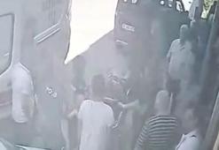 Kaporta ustası tamir etmek istediği otomobilin altında kaldı; o anlar kamerada