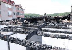 Sarıyer'de 2 aydır çatısı olmayan apartmanda yaşıyorlar: Geçen yıl yaptırdık; yanan çatının parasını ödüyoruz
