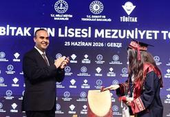 Bakan Kacır, eğitimlerini başarıyla tamamlayan öğrencilere diplomalarını verdi