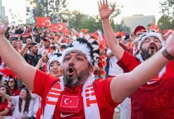 Los Angeles’ta Türk taraftarlar ABD galibiyetini kutladı