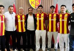 Kayserispor 6 futbolcu ile profesyonel sözleşme imzalandı