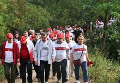 Bakan Tekin Sakarya’da öğretmenlerle ormanda yürüyüşe katıldı