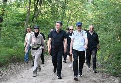 Kampa katılan bakanlar ormanda sabah yürüyüşü yaptı