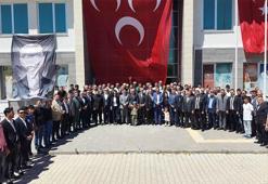 MHP'li Işıkver: Bölücü de terörist de sizsiniz