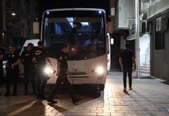 Seferihisar Belediye Başkanı Yetişkin'in de aralarında bulunduğu 20 şüpheli adliyeye sevk edildi