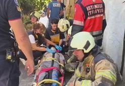 Kadıköy'de yıkımı yapılan binada kısmi çökme; 2 işçi kurtarıldı