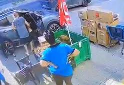 Erkek arkadaşı tarafından sokak ortasında darbedildi; olay kamerada