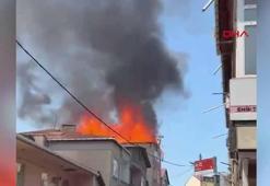 Pendik'te 5 katlı binanın çatısında çıkan yangında 1 işçi yaralandı