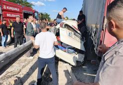 Çankırı'da lastiği patlayan TIR, otomobile çarptı: 4 yaralı