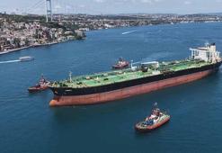 Karadeniz'de dron saldırısına uğrayan 'JAMES II' isimli gemi İstanbul Boğazı'ndan geçti