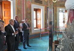 Bakan Ersoy, Fatih Külliyesi Haziresi'ni ziyaret etti