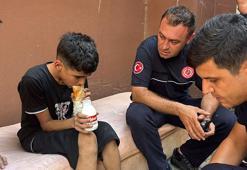 Alevlerden sonra gelen şefkat; itfaiye erleri 13 yaşındaki çocuğu yalnız bırakmadı