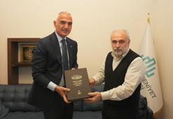 Bakan Ersoy, bilim tarihçisi Prof. Dr. Fazlıoğlu'nu ziyaret etti