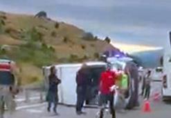 Devrilen minibüste 6'sı çocuk 16 kişi yaralandı