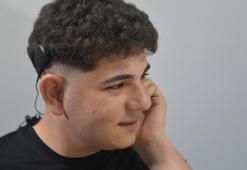 İşitme kaybı yaşayan liseli Muhammet'in biyonik kulakla duyma sevinci
