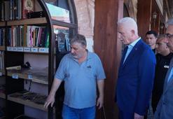 Vali Gül, su baskını yaşanan Üsküdar Sahaflar Çarşısı'nı ziyaret etti